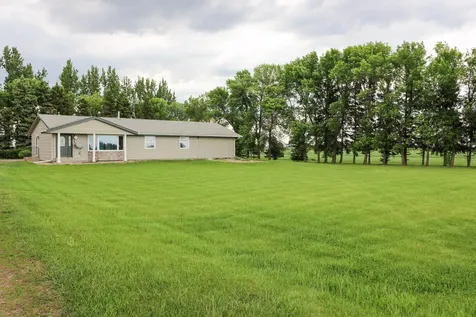 1320 9th Avenue NE Thompson ND 58278