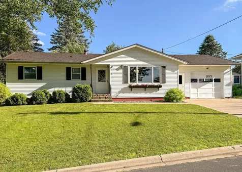 307 Hilltop Drive Goodhue MN 55027