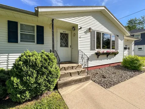 307 Hilltop Drive Goodhue MN 55027