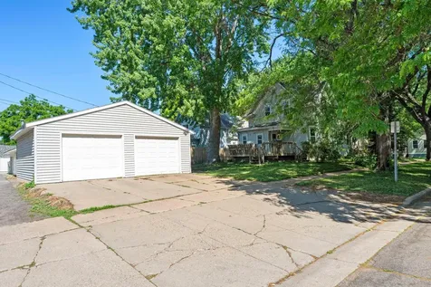 922 Armstrong Avenue Saint Paul MN 55102
