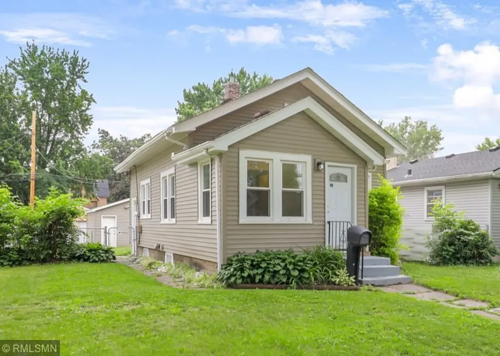 1868 Hawthorne Avenue E Saint Paul MN 55119
