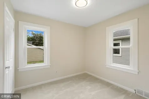 1868 Hawthorne Avenue E Saint Paul MN 55119