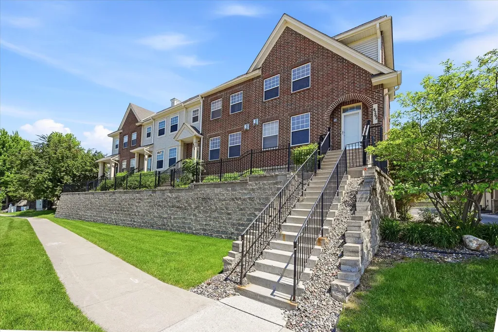 8262 Labont Way Eden Prairie MN 55344