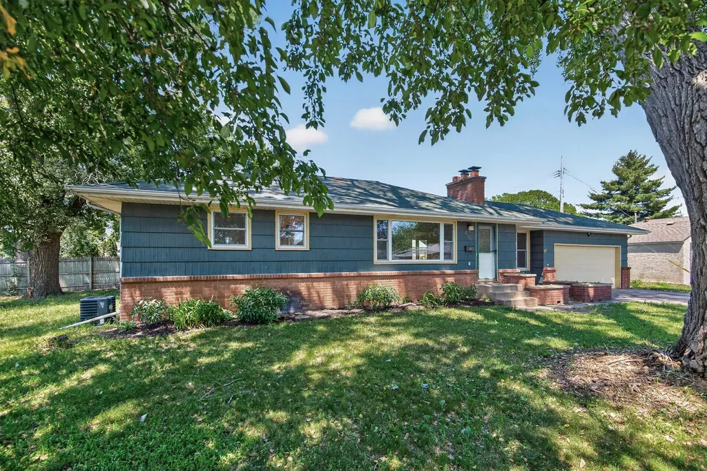 2406 Ericon Drive Brooklyn Center MN 55430