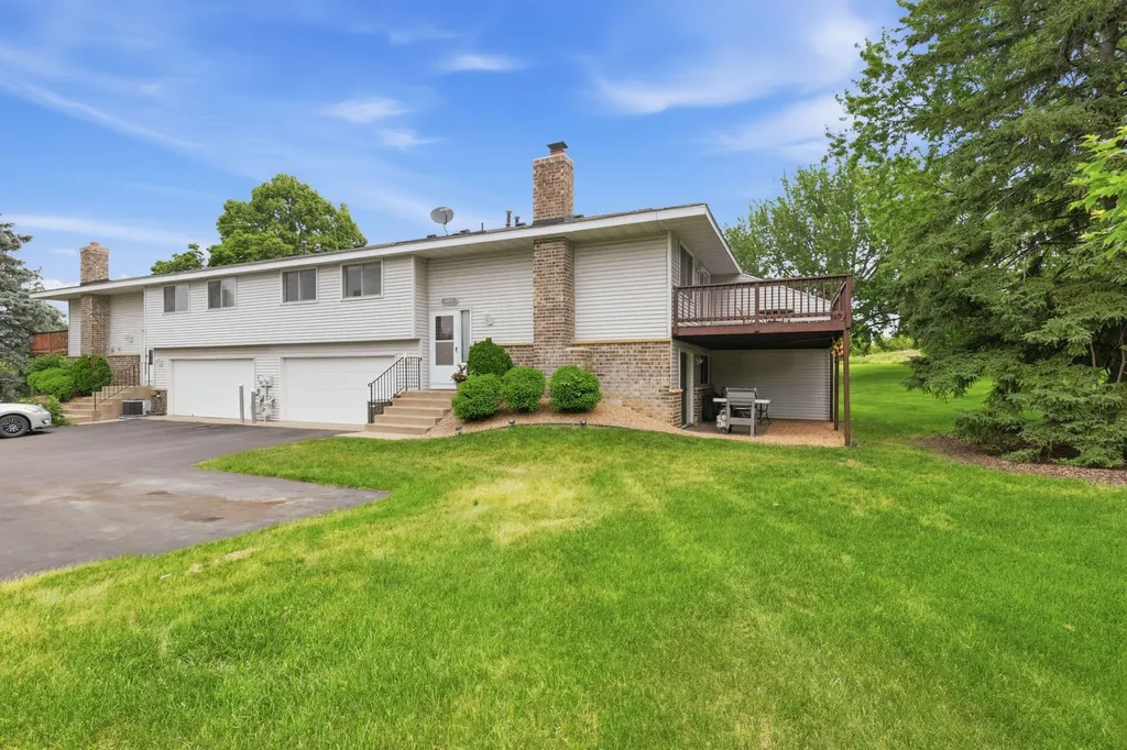 1411 Oak Leaf Lane Burnsville MN 55337