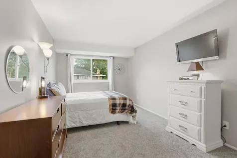 1411 Oak Leaf Lane Burnsville MN 55337