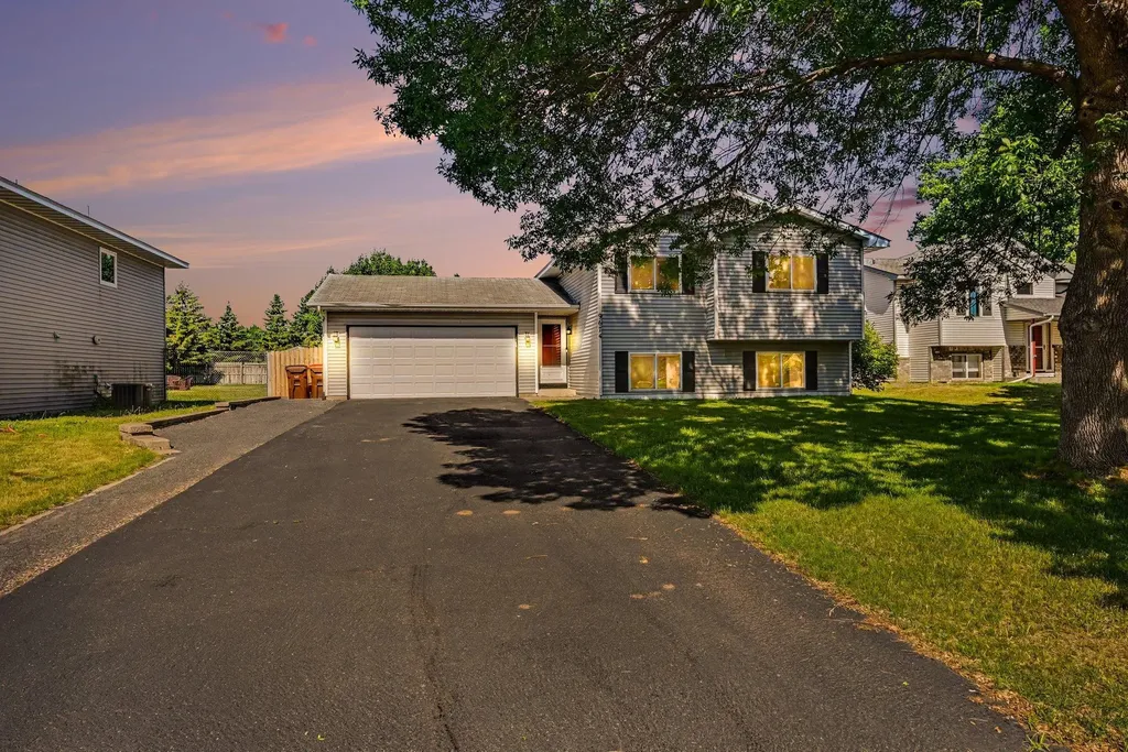 9674 Hale Avenue S Cottage Grove MN 55016