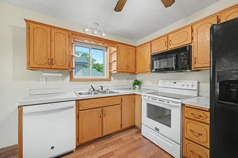 9674 Hale Avenue S Cottage Grove MN 55016