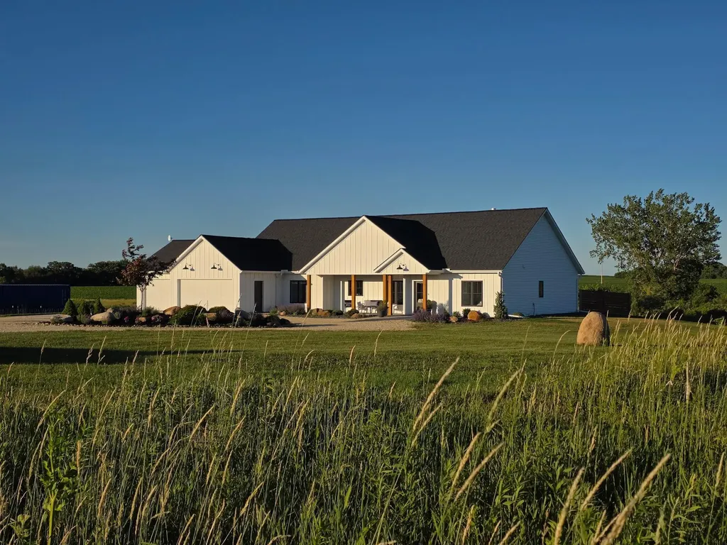 10319 30 Highway SW Hayfield MN 55940