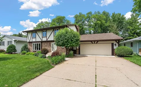 1265 Belmont Lane W Roseville MN 55113