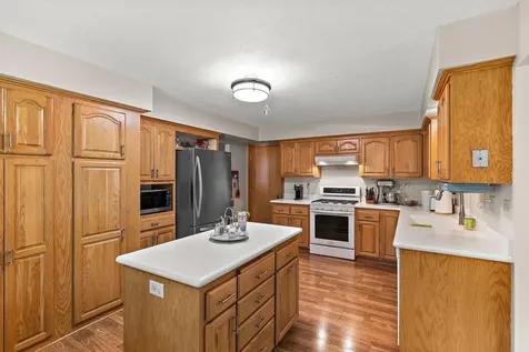 1265 Belmont Lane W Roseville MN 55113