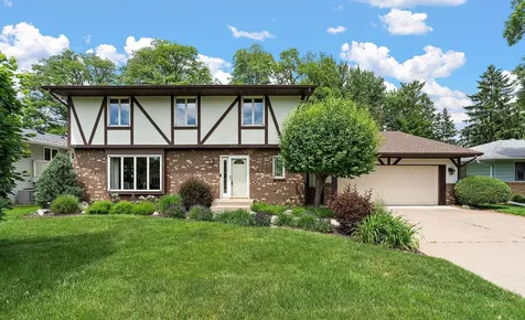 1265 Belmont Lane W Roseville MN 55113