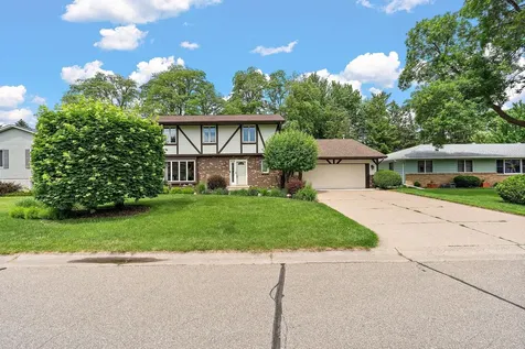 1265 Belmont Lane W Roseville MN 55113