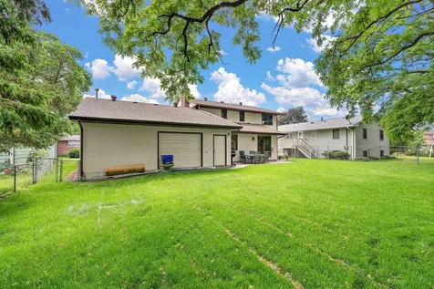 1265 Belmont Lane W Roseville MN 55113