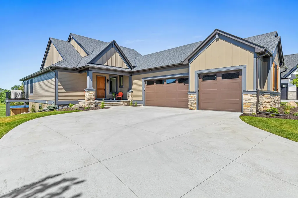105 Spring Farm Road North Oaks MN 55127