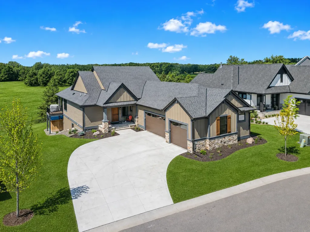 105 Spring Farm Road North Oaks MN 55127
