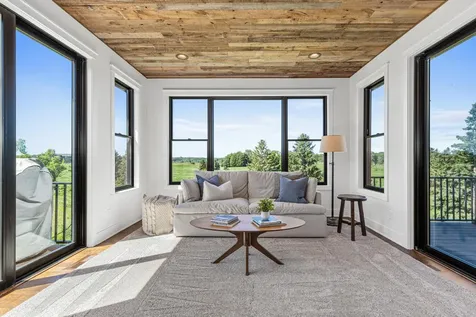 105 Spring Farm Road North Oaks MN 55127