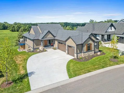 105 Spring Farm Road North Oaks MN 55127