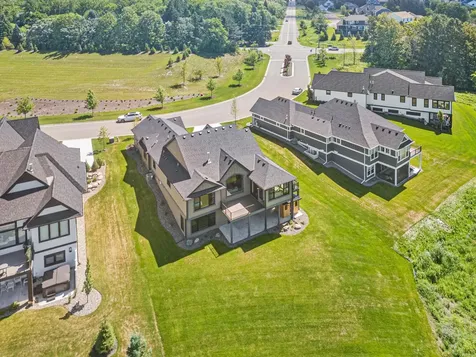 105 Spring Farm Road North Oaks MN 55127