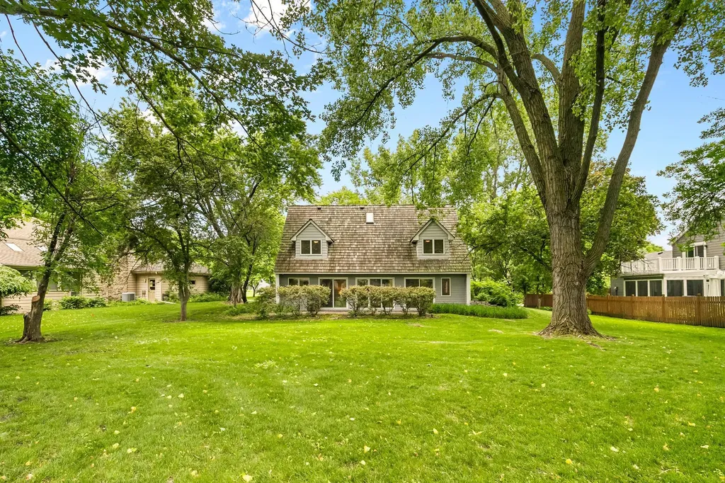 14711 Woodruff Road Wayzata MN 55391