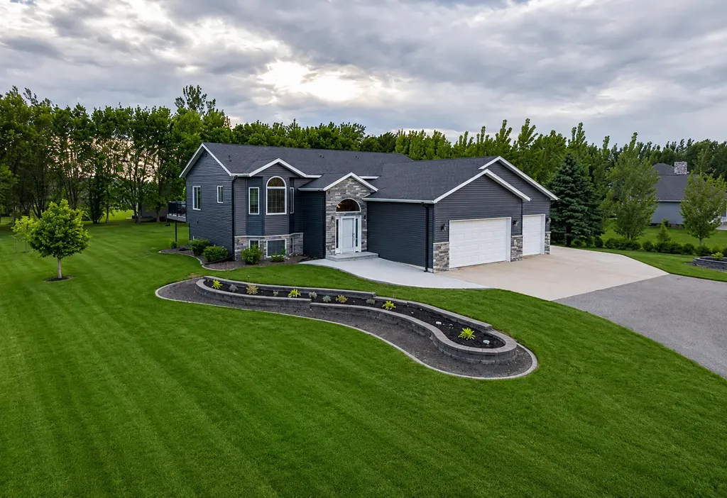 8018 Aquarius Drive Fargo ND 58104