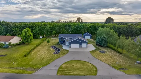 8018 Aquarius Drive Fargo ND 58104