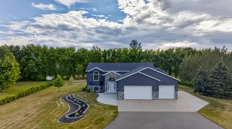 8018 Aquarius Drive Fargo ND 58104