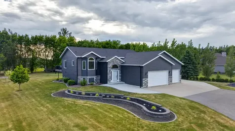8018 Aquarius Drive Fargo ND 58104