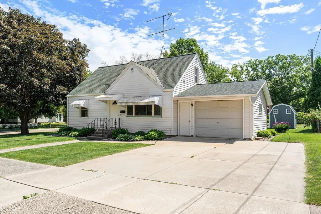 227 5th Avenue NE Faribault MN 55021