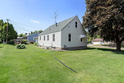 227 5th Avenue NE Faribault MN 55021