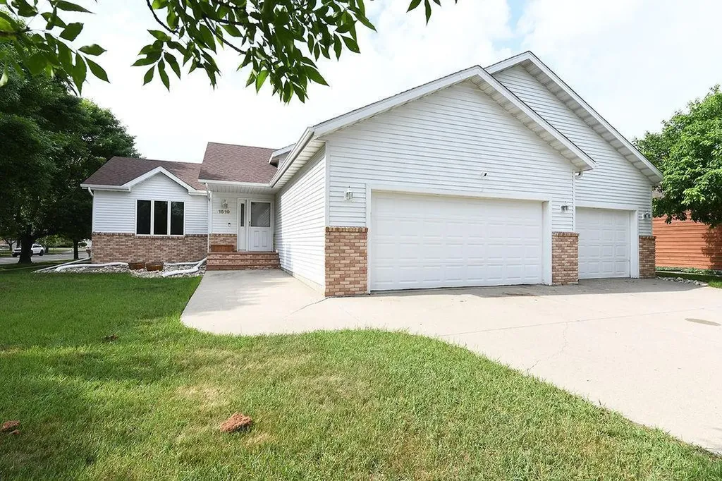 1519 Maple Lane West Fargo ND 58078