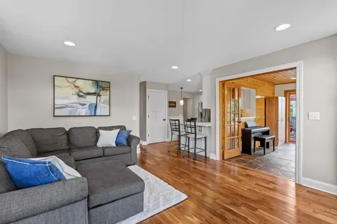 181 Cascade Court Chanhassen MN 55317
