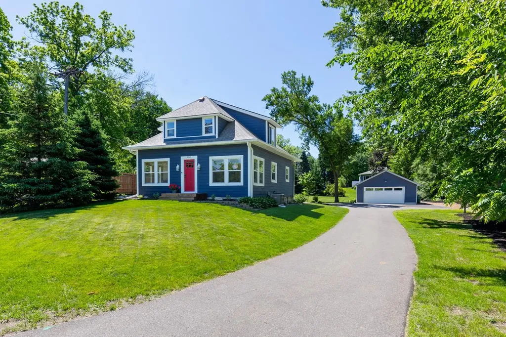 25525 Smithtown Road Excelsior MN 55331