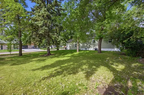 1550 13 1/2 Street S Fargo ND 58103
