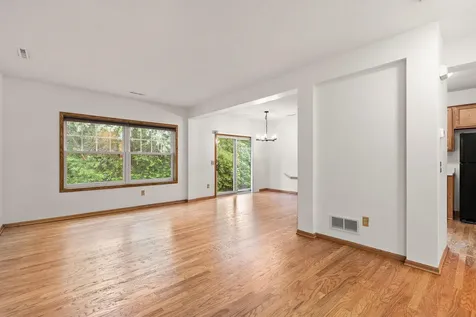 8727 N Bay Drive Chanhassen MN 55317