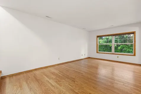 8727 N Bay Drive Chanhassen MN 55317
