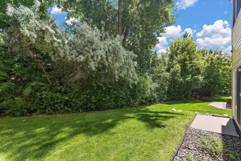 8727 N Bay Drive Chanhassen MN 55317