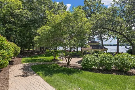 8727 N Bay Drive Chanhassen MN 55317