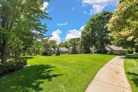 8727 N Bay Drive Chanhassen MN 55317