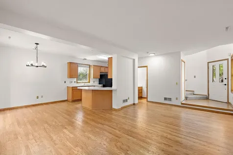 8727 N Bay Drive Chanhassen MN 55317