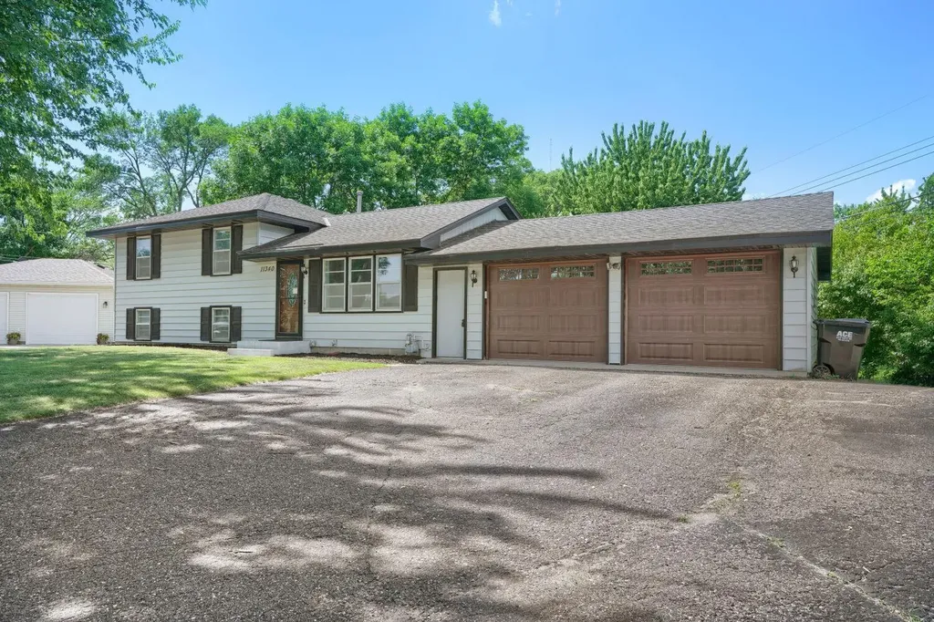 11340 Gladiola Street NW Coon Rapids MN 55433