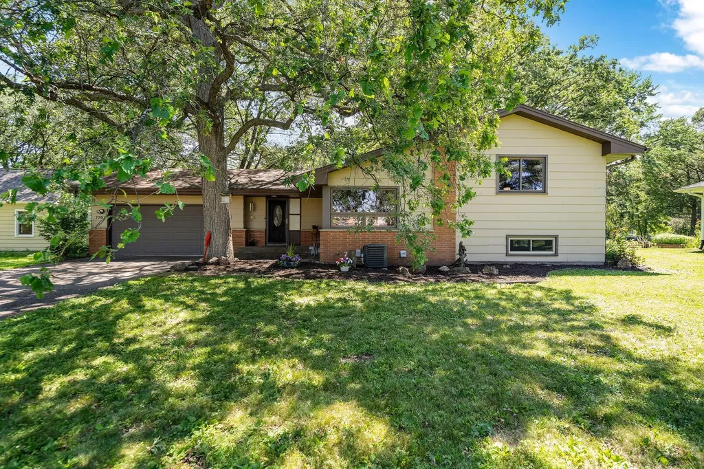 7703 49th Avenue N New Hope MN 55428