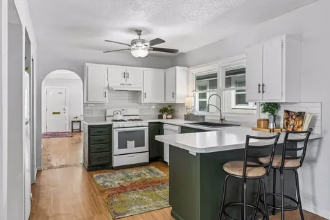 991 Minnehaha Avenue W Saint Paul MN 55104