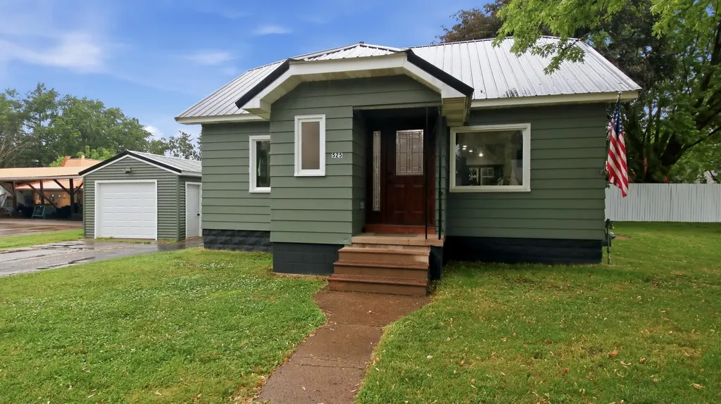 525 W Lincoln Street Augusta WI 54722