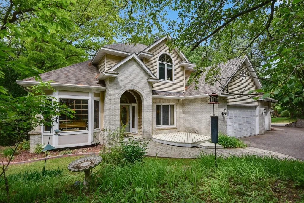 1266 Deerwood Drive Eagan MN 55123