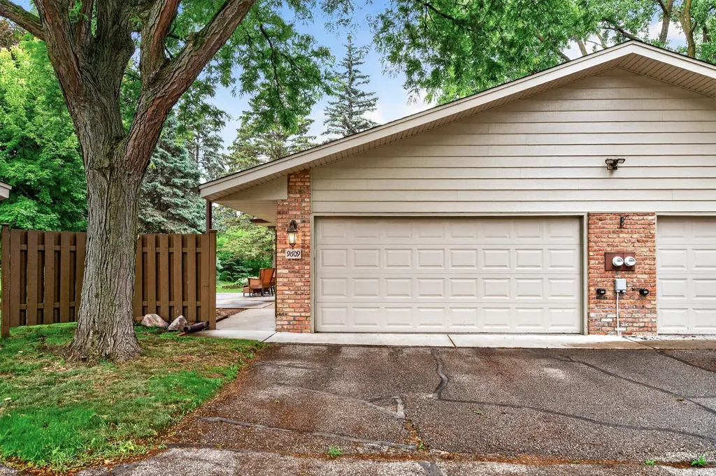 9609 Lonsdale Circle Minnetonka MN 55305