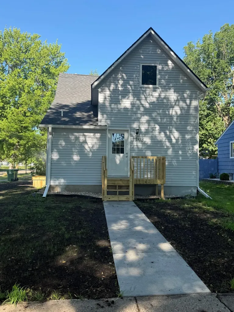 1203 Apel Avenue Worthington MN 56187