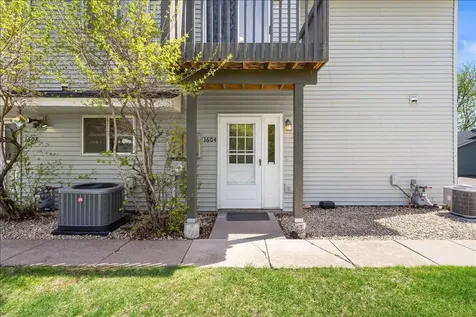 1604 Helmo Avenue N Oakdale MN 55128