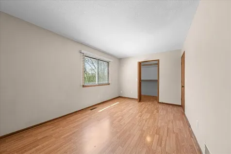 1604 Helmo Avenue N Oakdale MN 55128