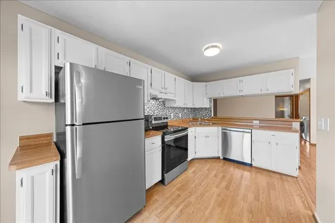 1604 Helmo Avenue N Oakdale MN 55128
